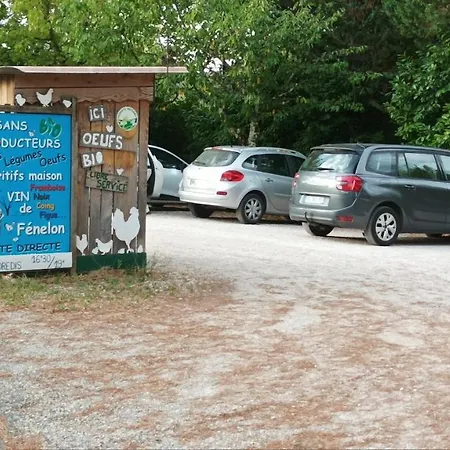 Paysannerie Des Versanes - Et Pensión Tour-de-Faure