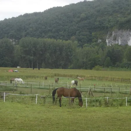 Paysannerie Des Versanes - Chambre Et Gite A La Ferme